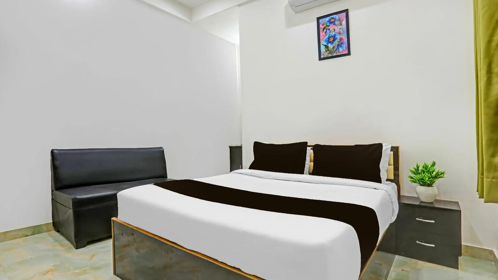 Hotel O The Maruti Paying Guest House Varanasi 0*,  India
